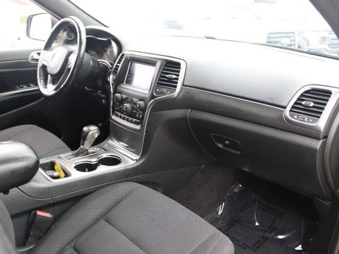 Used 2018 Jeep Grand Cherokee Laredo AWD/4WD image 13