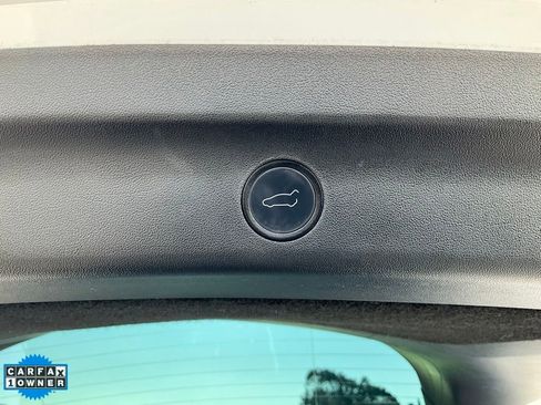 Used 2022 Tesla Model Y Performance image 10