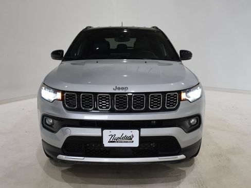 Used 2025 Jeep Compass Limited AWD/4WD image 2