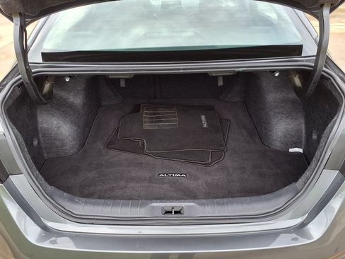 Used 2025 Nissan Altima 2.5 SV FWD image 11