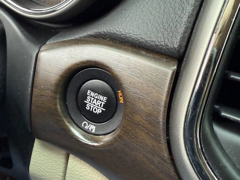 Used 2017 Jeep Grand Cherokee Laredo w/ Quick Order Package 2BE image 14