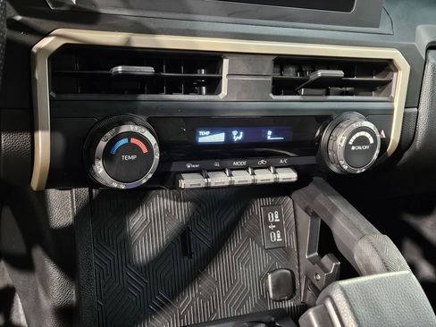 Used 2024 Toyota Tacoma SR image 31