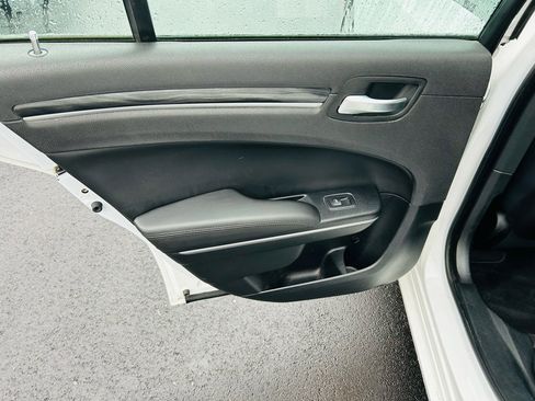 Used 2018 Chrysler 300 Touring w/ Sport Appearance Package image 22