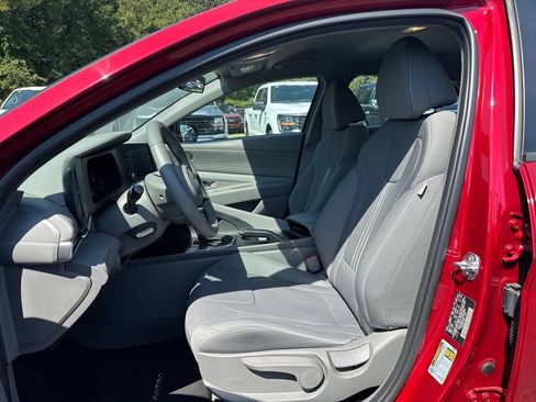 Used 2025 Hyundai Elantra Sport FWD image 10