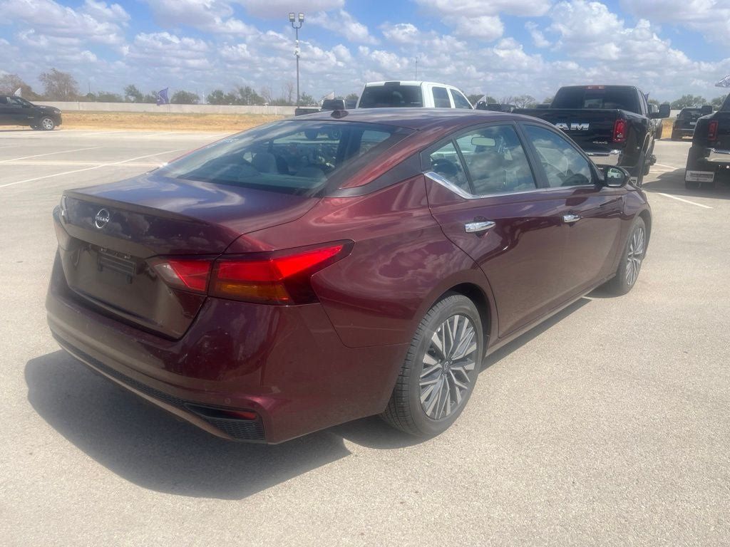 Used 2025 Nissan Altima 2.5 SV FWD image 5