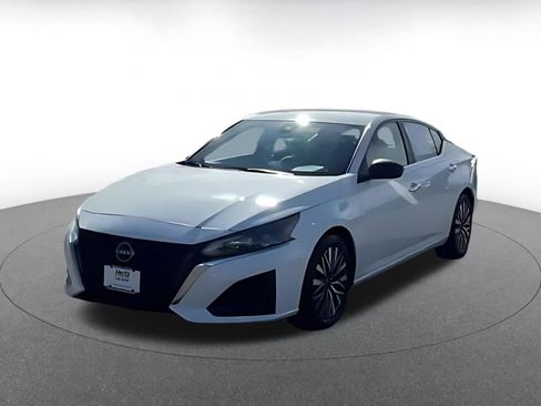 Used 2025 Nissan Altima 2.5 SV image 3