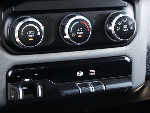 Used 2024 RAM 3500 Big Horn AWD/4WD image 34