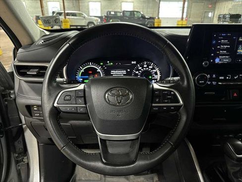 Certified 2025 Toyota Highlander XLE image 19