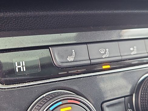 Certified 2021 Volkswagen Tiguan SE w/ Panoramic Sunroof Package image 13