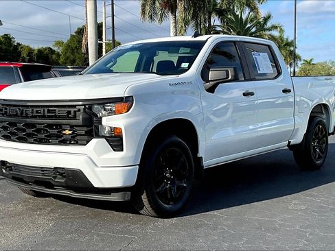 Used 2022 Chevrolet Silverado 1500 Custom image 2