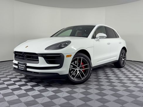 Certified 2024 Porsche Macan S AWD/4WD image 1