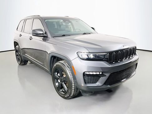 Used 2023 Jeep Grand Cherokee Limited AWD/4WD image 4