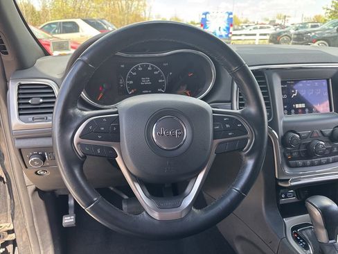 Used 2021 Jeep Grand Cherokee Laredo AWD/4WD image 24