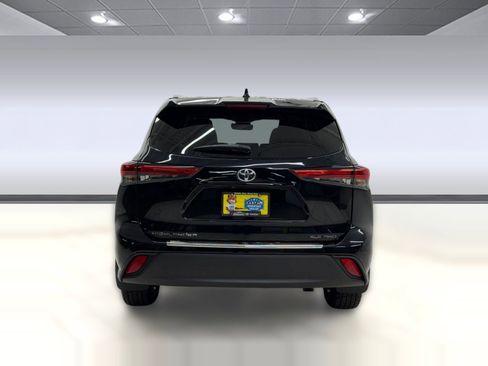 Used 2023 Toyota Highlander XLE AWD/4WD image 8
