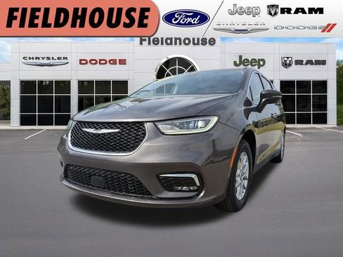 Used 2023 Chrysler Pacifica Touring-L FWD image 1