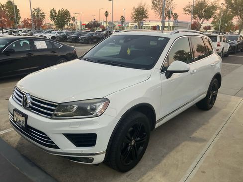 Used 2017 Volkswagen Touareg Wolfsburg Edition image 2