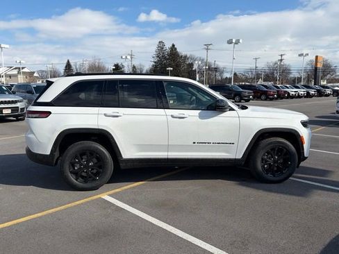 New 2026 Jeep Grand Cherokee Altitude AWD/4WD image 9