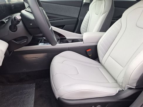 New 2026 Hyundai Elantra Limited image 11