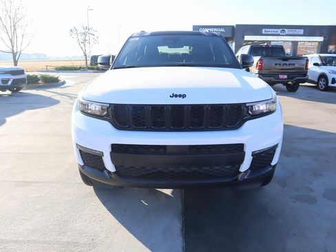 New 2025 Jeep Grand Cherokee L Limited image 10