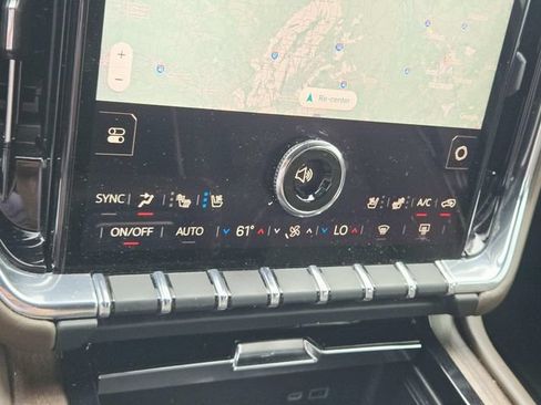 Used 2025 GMC Yukon Denali Ultimate AWD/4WD image 29