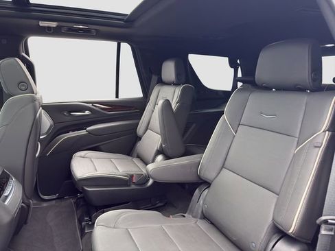 Used 2024 Cadillac Escalade Premium Luxury w/ Performance Package AWD/4WD image 13