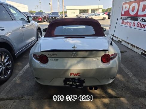 Used 2018 MAZDA MX-5 Miata Club RWD image 3