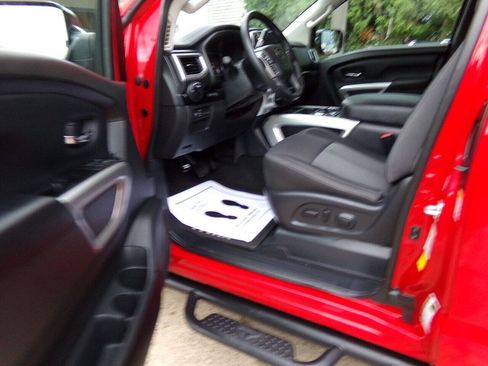 Used 2021 Nissan Titan SV w/ SV Convenience Package AWD/4WD image 8