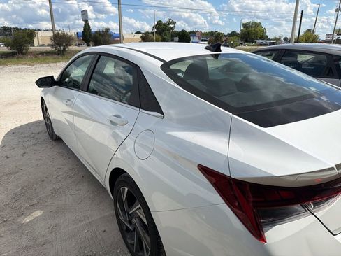 Used 2025 Hyundai Elantra SEL FWD image 6