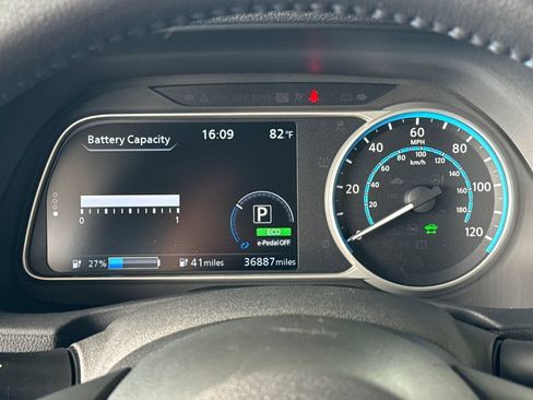 Used 2018 Nissan Leaf SV w/ Protection Package FWD image 23