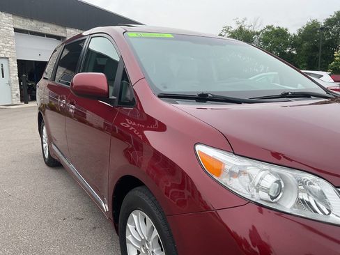 Used 2015 Toyota Sienna XLE FWD image 11