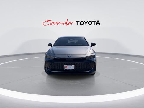 Used 2023 Toyota Crown XLE image 3