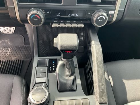 Used 2025 Toyota Tacoma TRD Sport AWD/4WD image 26