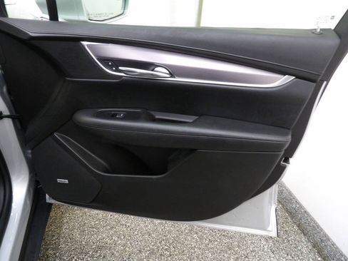 Used 2017 Cadillac XT5 Luxury w/ Driver Awareness Package AWD/4WD image 11