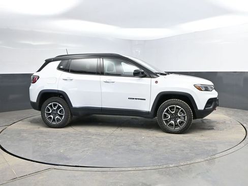 Used 2026 Jeep Compass Trailhawk w/ Sun, Sound & Navigation Group image 12