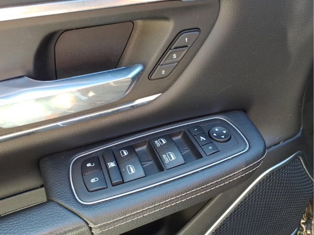 Used 2023 RAM 1500 Laramie AWD/4WD image 18