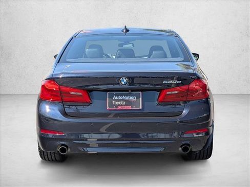 Used 2018 BMW 530e w/ Premium Package 2 RWD image 7