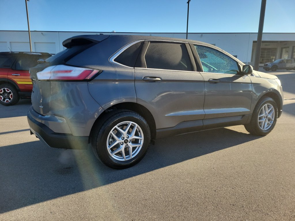 Used 2024 Ford Edge SEL w/ Convenience Package AWD/4WD image 4