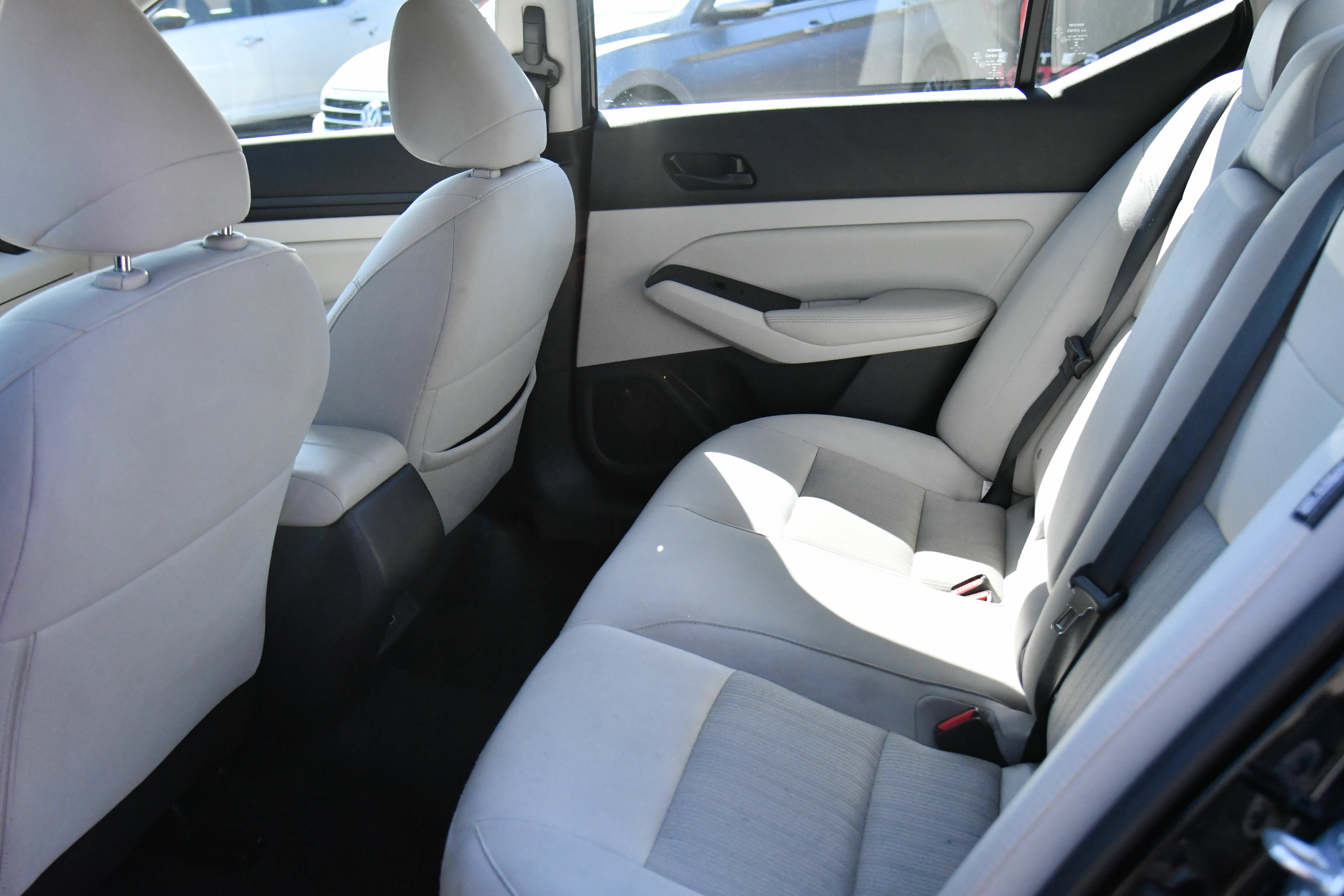 Used 2025 Nissan Altima 2.5 SV FWD image 33