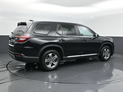 Used 2025 Honda Pilot EX-L image 8