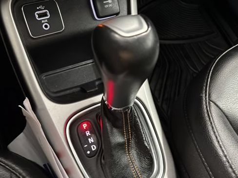 Used 2018 Jeep Compass Latitude w/ Popular Equipment Group FWD image 19