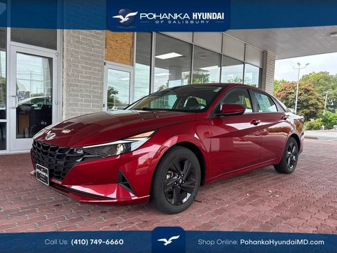 Used 2023 Hyundai Elantra SEL w/ Preferred Accessory Package FWD image 1