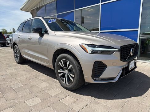 Used 2025 Volvo XC60 B5 Core AWD/4WD image 2