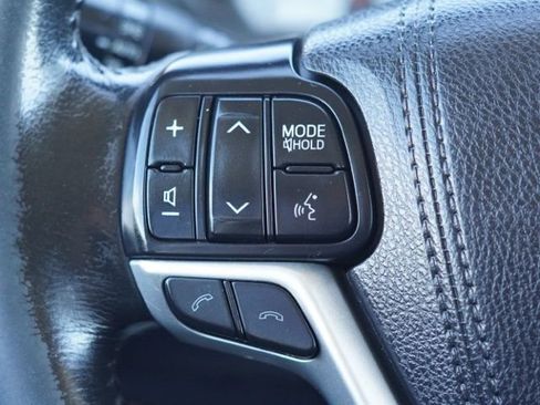 Used 2018 Toyota Sienna SE image 22