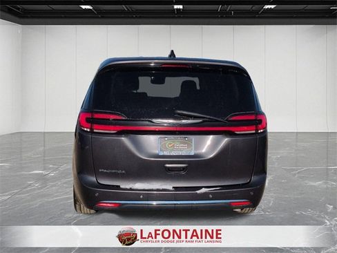 Certified 2023 Chrysler Pacifica Touring-L image 4