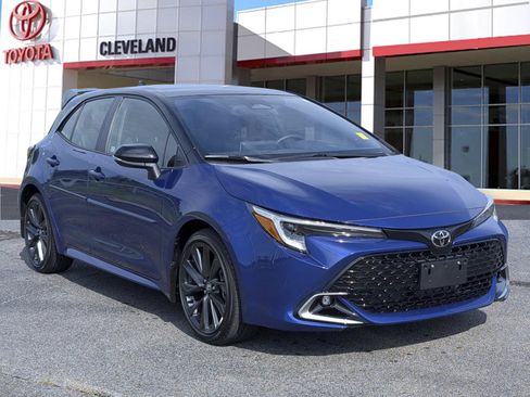 Used 2025 Toyota Corolla XSE FWD image 2