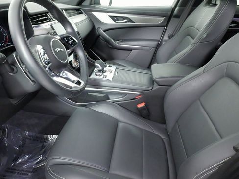 Used 2025 Jaguar F-PACE R-Dynamic S image 37