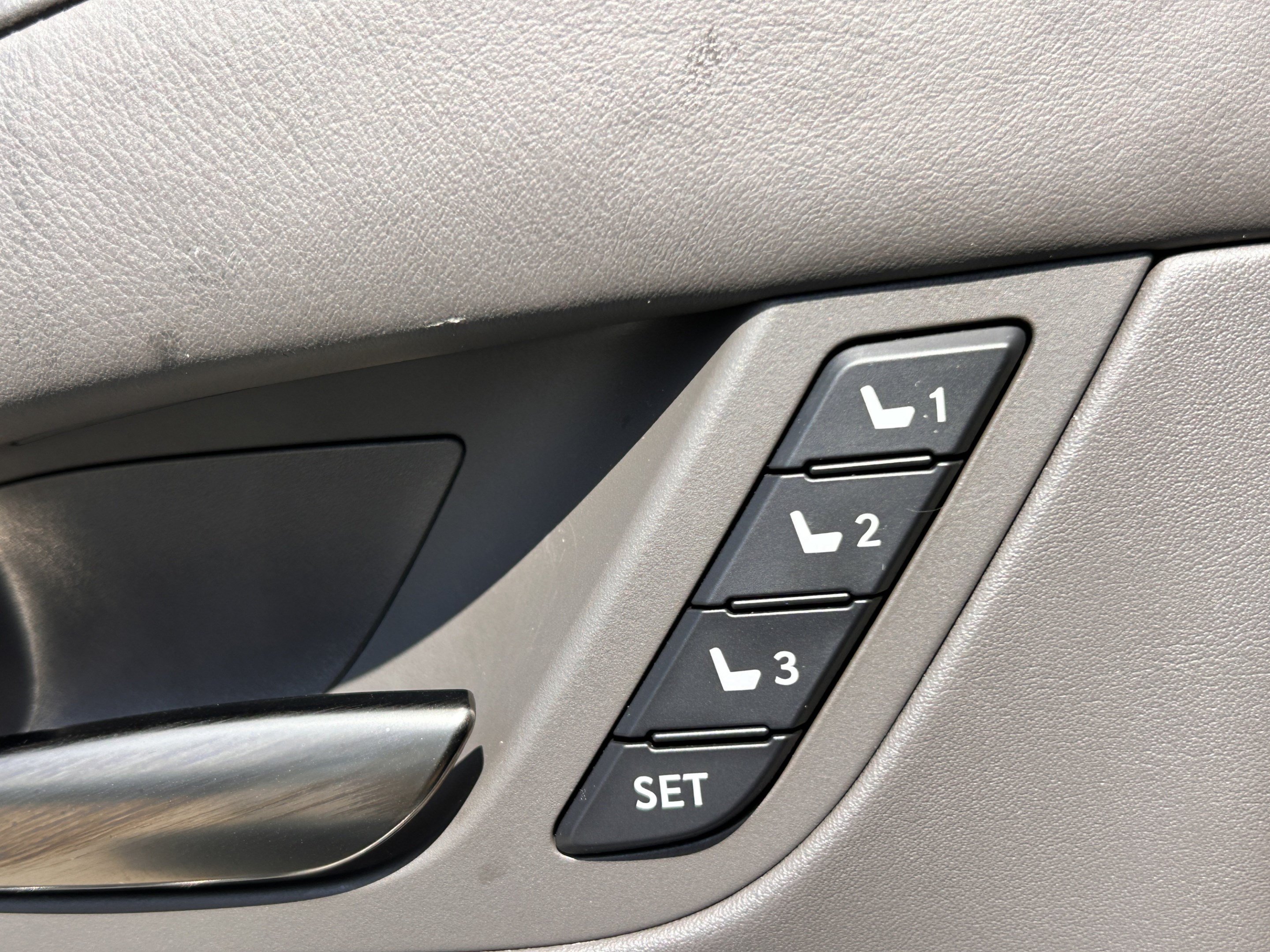 Used 2017 Lexus LX 570 4WD w/ Luxury Package image 81
