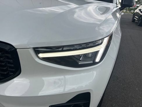 Used 2025 Volvo XC40 B5 Plus AWD/4WD image 8