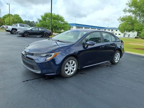 Used 2024 Toyota Corolla LE FWD image 5
