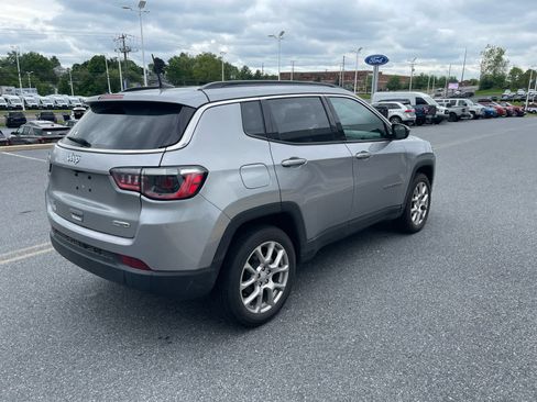 Used 2023 Jeep Compass Latitude AWD/4WD image 5
